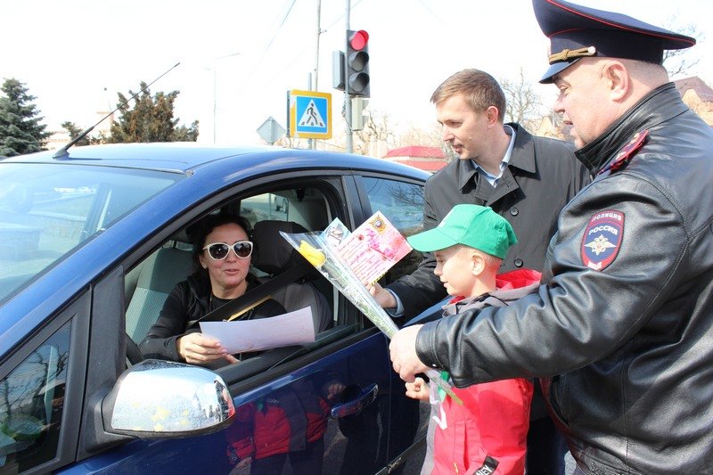 В Железноводске полицейские провели мероприятие «Цветы для автоледи»